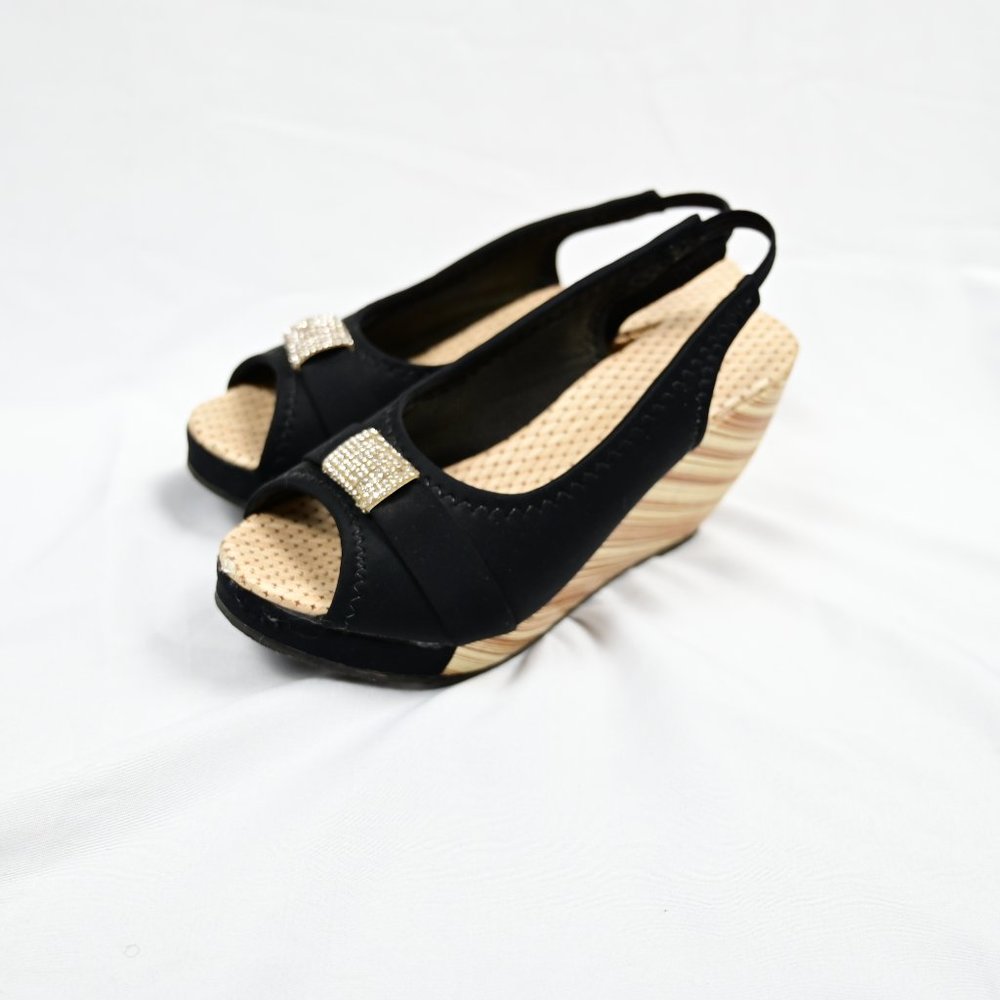 Wood black wedge heel sandal US 6